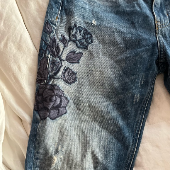 Ei8ht Dreams Size 25 Embroidered Distressed
Denim. - Picture 3 of 10